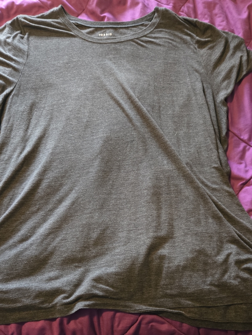 torrid Dark Gray Short Sleeve Crewneck Tee